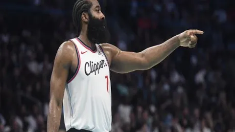 杨如意荣获自由式滑雪世界杯青年组首金